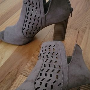 Heeled boots
